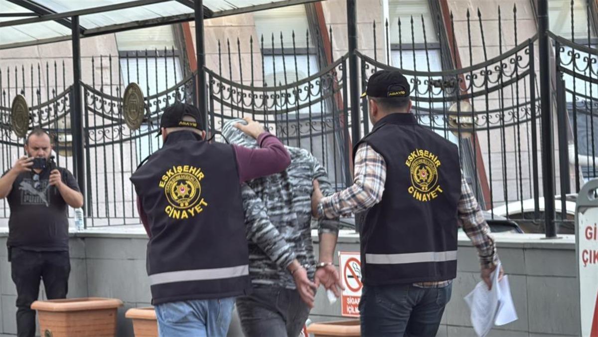 Arkadaşını bı&ccedil;aklayarak &ouml;ld&uuml;ren cinayet ş&uuml;phelisi adliyeye sevk edildi 1