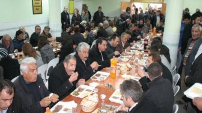 Cemevlerinde aşure ve kesilen kurbanlar ikram edildi