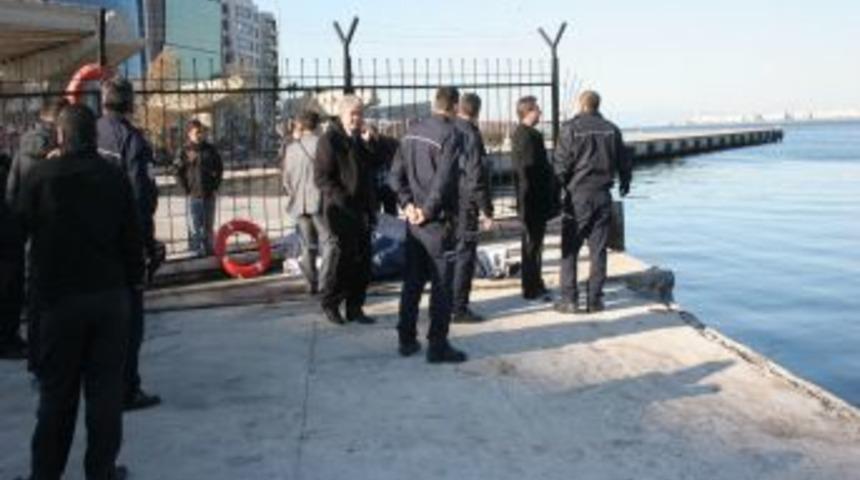 Denize d&uuml;şen kişi hayatını kaybetti