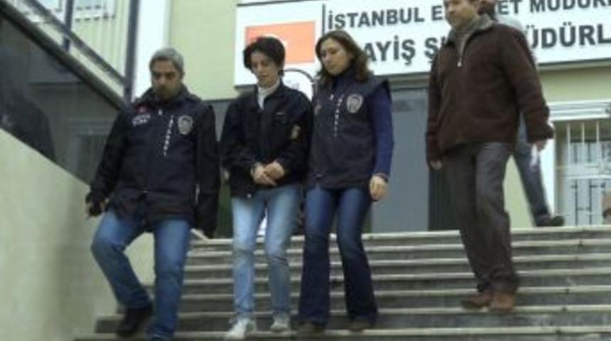 Taksiciyi gasp etmek istediği &ouml;ne s&uuml;r&uuml;len kadın g&ouml;zaltına alındı