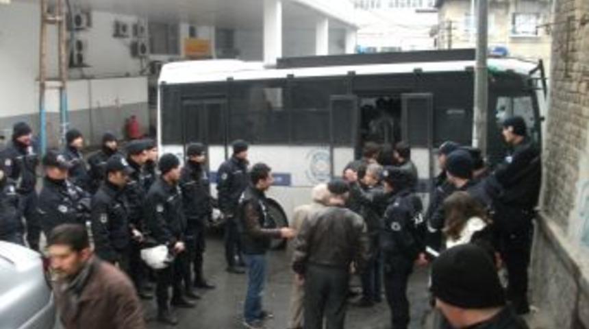 Dolapdere&rsquo;ye 300 polisle uyuşturucu operasyonu