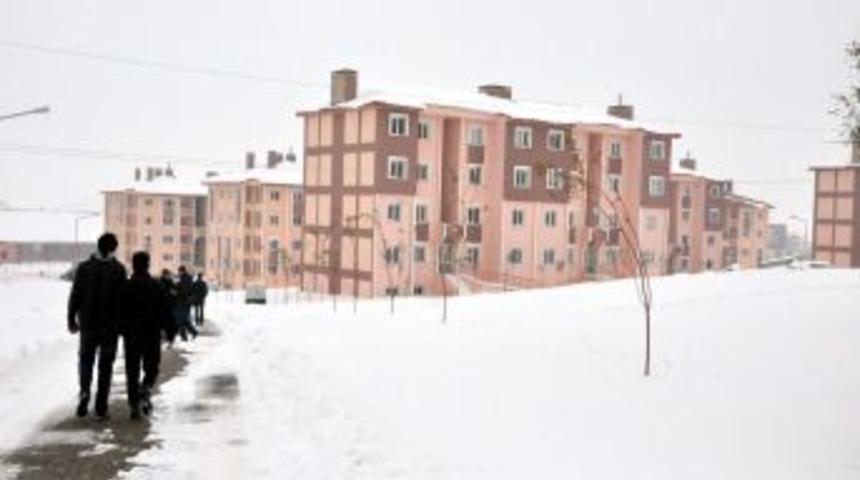 Bitlis TOKİ 3&rsquo;nc&uuml; Etap konutlarının hak sahipleri:Su ve ısınma soru var
