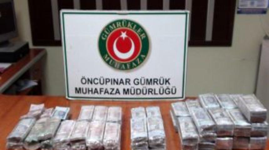 3 milyon liralık d&ouml;viz g&uuml;mr&uuml;kte yakalandı