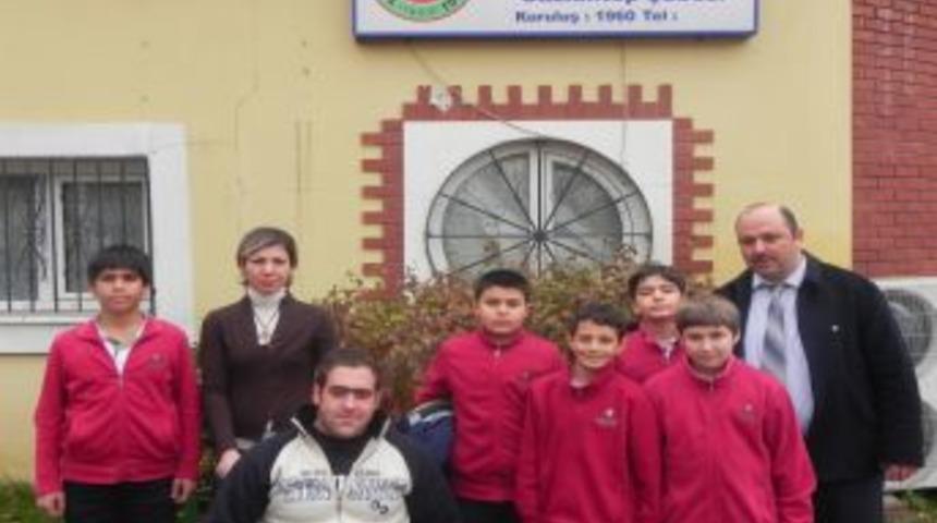 Engelliler i&ccedil;in 30 bin mavi kapak biriktirip engellilere destek oldular