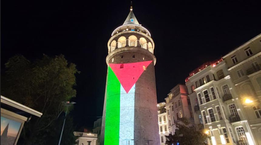 İstanbul'un kalbinde Filistin i&ccedil;in tek y&uuml;rek! Galata Kulesi, Filistin bayrağıyla aydınlandı