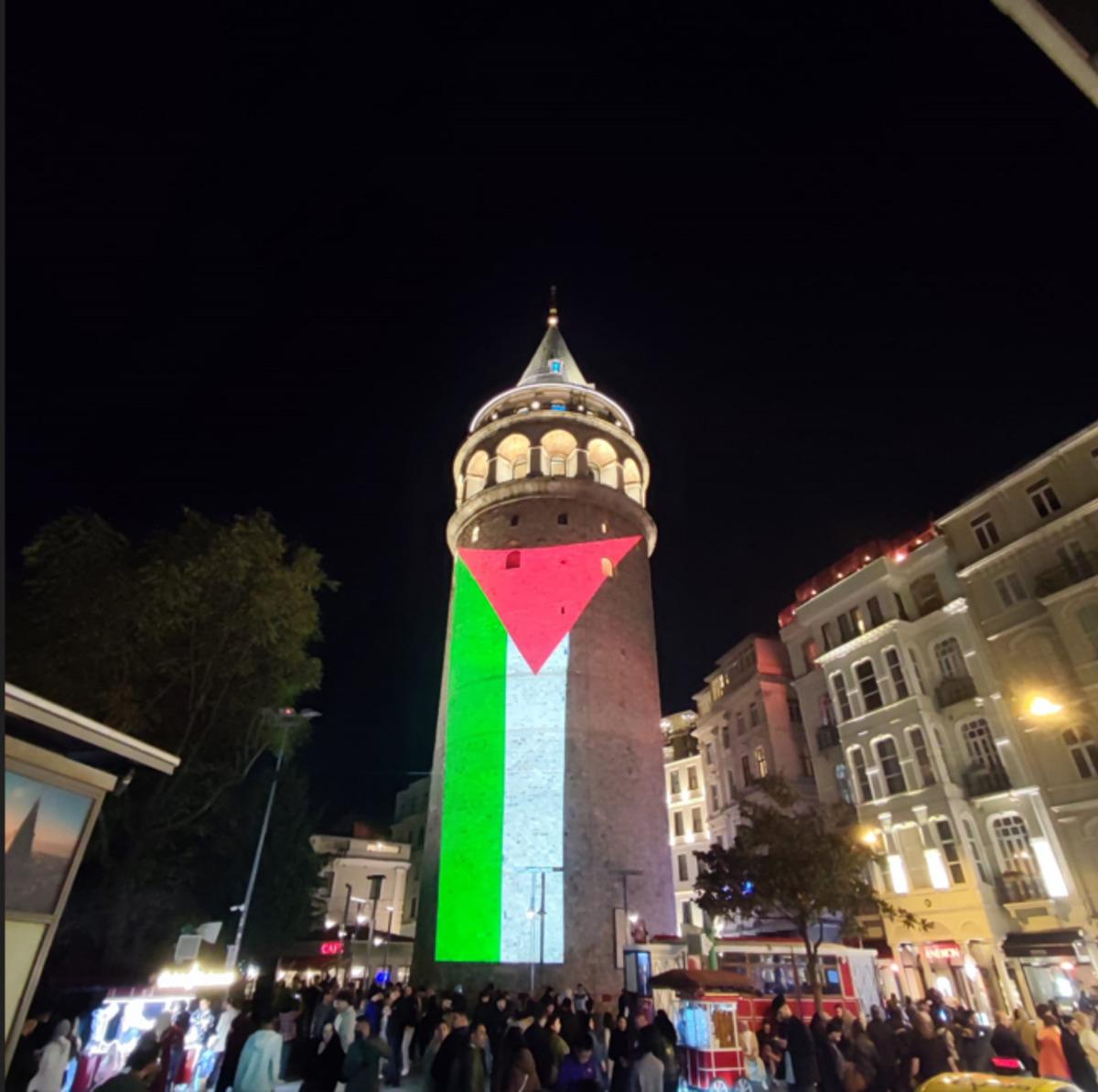 İstanbul un kalbinde Filistin i&ccedil;in tek y&uuml;rek! Galata Kulesi, Filistin bayrağıyla aydınlandı 1