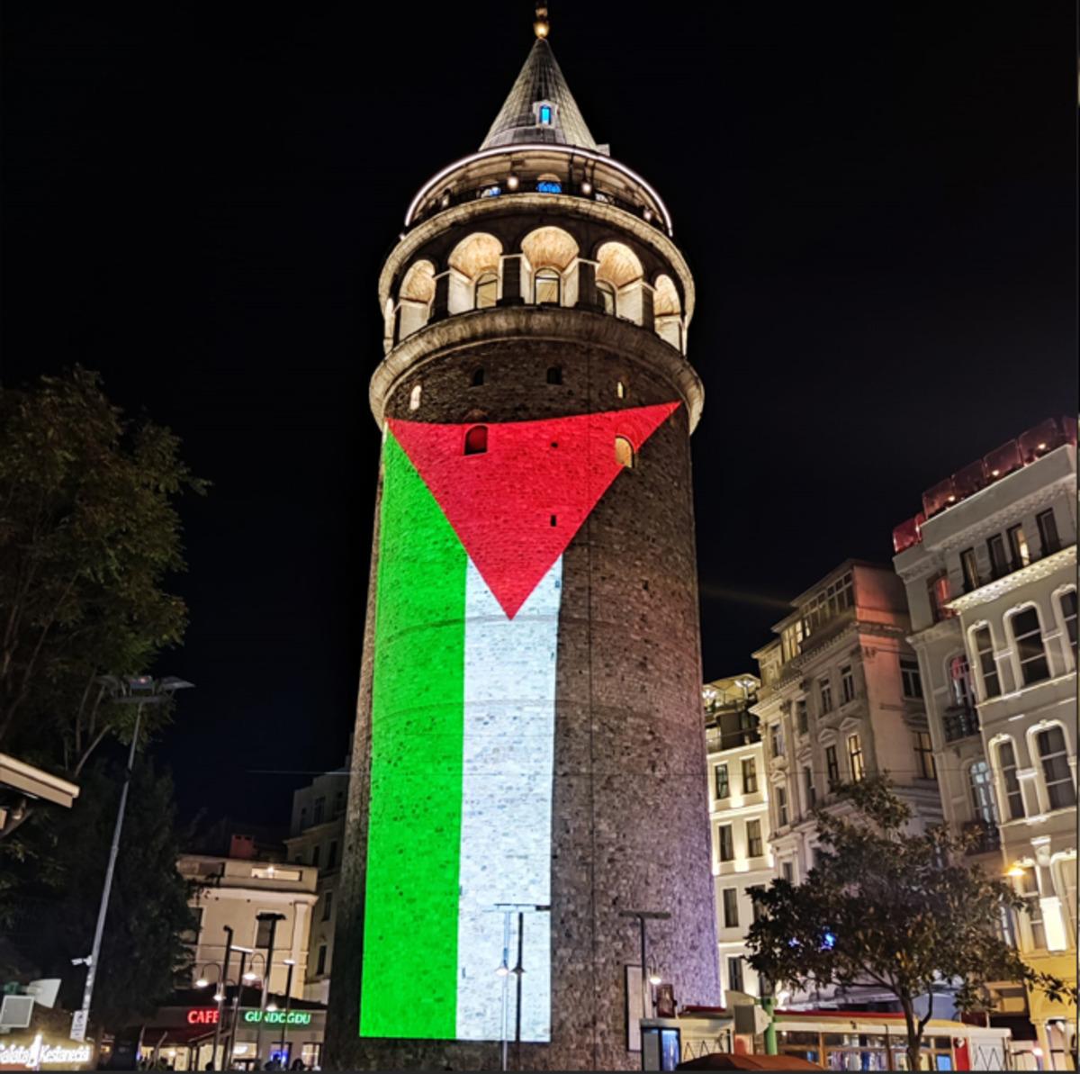 İstanbul un kalbinde Filistin i&ccedil;in tek y&uuml;rek! Galata Kulesi, Filistin bayrağıyla aydınlandı 2
