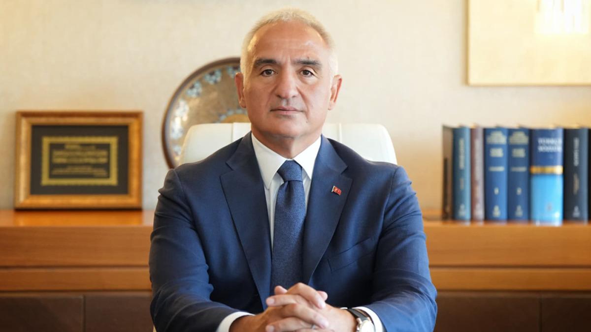 İstanbul un kalbinde Filistin i&ccedil;in tek y&uuml;rek! Galata Kulesi, Filistin bayrağıyla aydınlandı 3