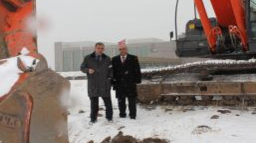 Hastaneler kampüsü için ilk kepçe vuruldu