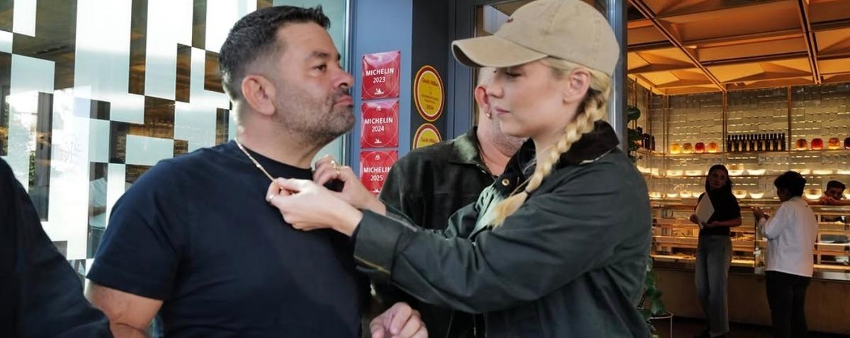 Cem Yılmaz dan esprili paylaşım: Dostlarıyla aynı karede! 2