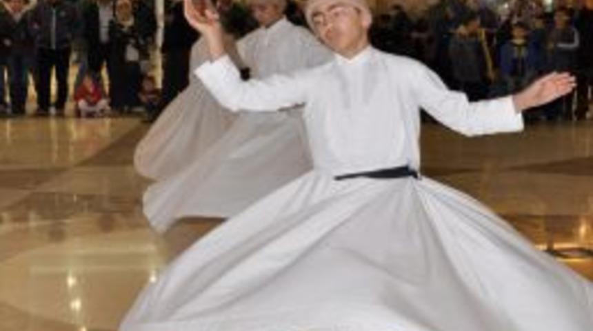 Alışveriş merkezinde sema g&ouml;sterisi