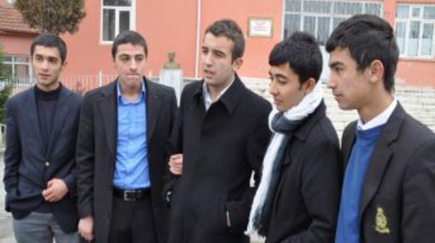 Kalorifer yanmadığı i&ccedil;in okula gitmeyen &ouml;ğrenciler rapor alıyor