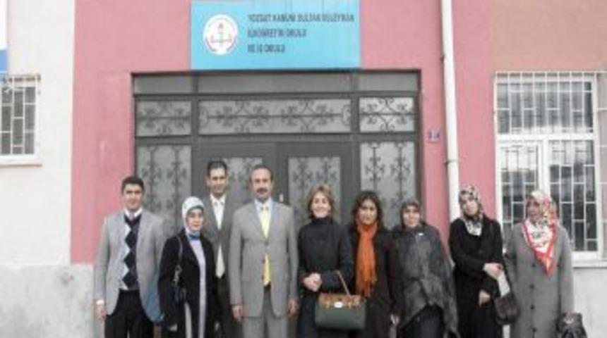 AK Partili kadınlardan engelli &ouml;ğrencilere ziyaret