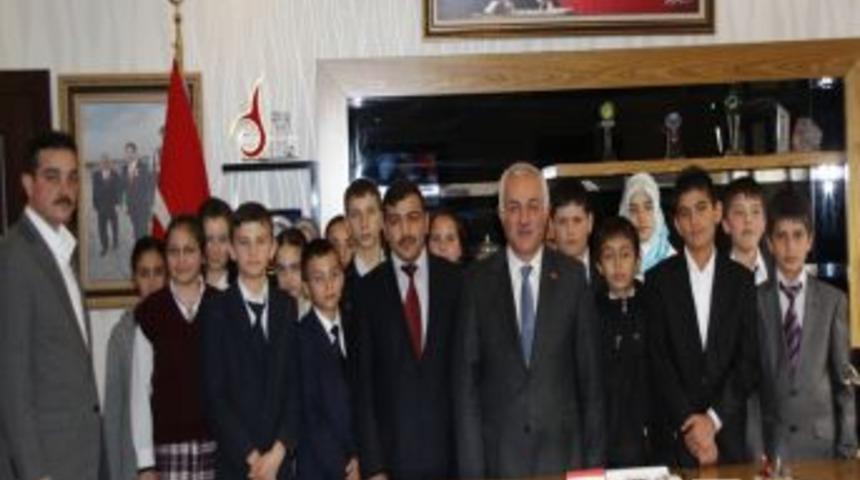 Bilgi evi öğrencilerinden Başkan Özden’e teşekkür ziyareti