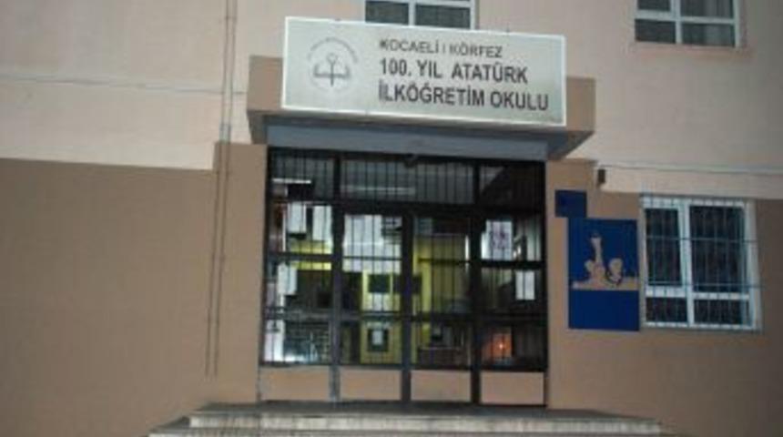 İlk&ouml;ğretim okulunda yapılan deney parladı: 2 &ouml;ğrenci yaralı