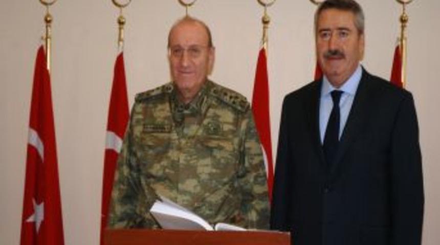 Orgeneral Kıvrıkoğlu İzmir Valisi Kıra&ccedil;'ı ziyaret etti