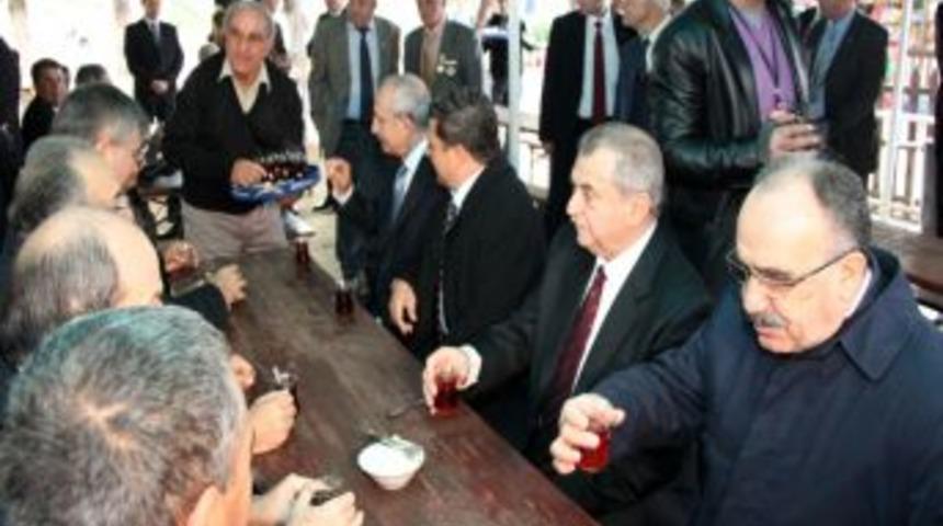 Kılı&ccedil;daroğlu, Kıbrıs'ta Uslu ve Atalay'la &ccedil;ay i&ccedil;miş