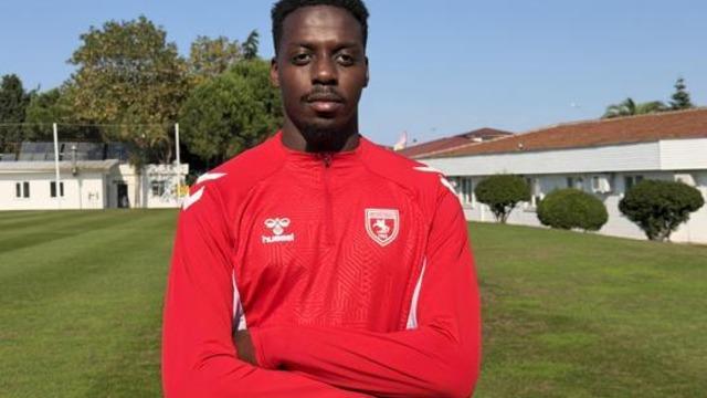 Samsunsporlu Bayo: Derbiye kazanmak izin çıkacağız