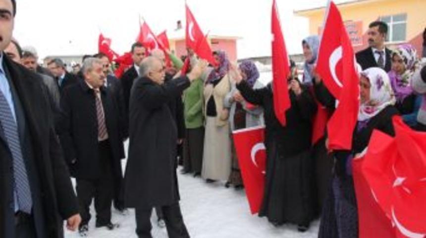 İş adamı tarafından yaptırılan 9 derslikli ilk&ouml;ğretim okulu t&ouml;renle a&ccedil;ıldı