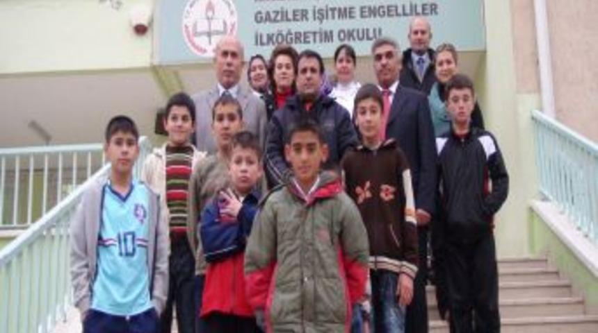 İşitme engelliler okulunda işaret dili kursu a&ccedil;ıldı