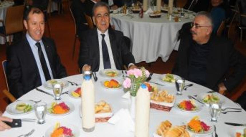 Kocaoğlu: İzmir&rsquo;in gemi ihalesi i&ccedil;in dokuz T&uuml;rk firması da dosya aldı