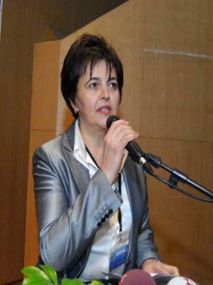 Antalya Kent Konseyi Başkanlığı'na Semanur Kurt seçildi