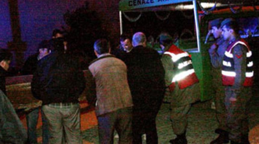 Ayrı yaşadığı eşini &ouml;ld&uuml;r&uuml;p intihar etti