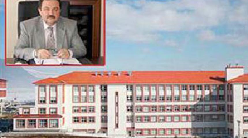 Rekt&ouml;r&uuml;n yakınlarını işe aldığı iddiası