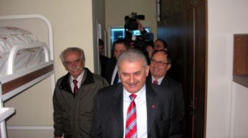 Bakan Binali Yıldırım kendi adını taşıyan yurdun a&ccedil;ılışını yaptı