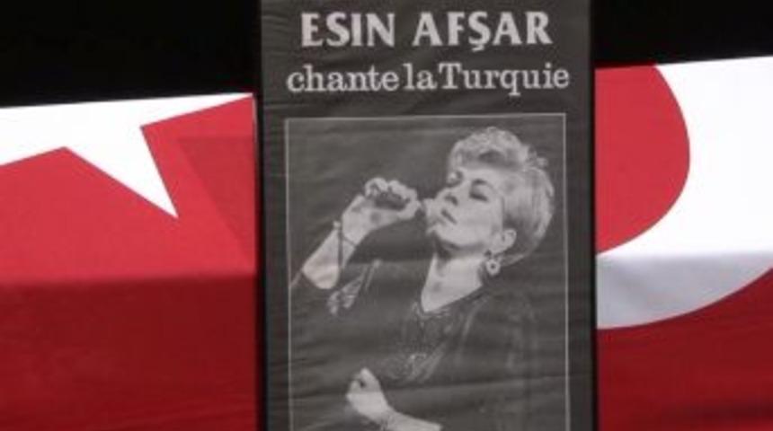 Sanatçı Esin Afşar için tören düzenleniyor