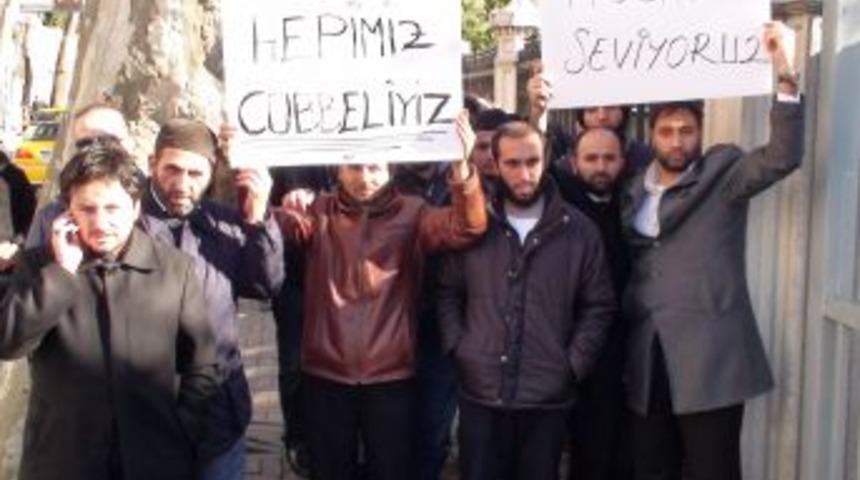 'C&uuml;ppeli Ahmet&rsquo;e destek eylemi: Hepimiz c&uuml;bbeliyiz