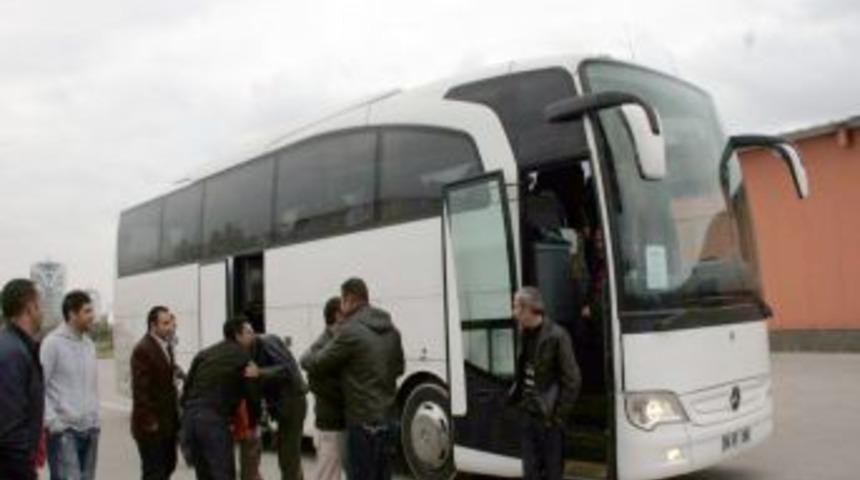 Vanlı depremzedeler Bursa&rsquo;da geceyi misafirhanelerde ge&ccedil;irdi