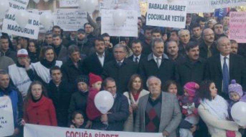 &Ouml;ğretmenler, evlilik y&uuml;z&uuml;klerini bakanlığın bah&ccedil;esine attı