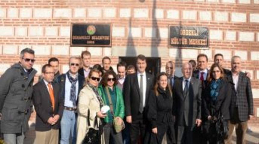 Yunanlı gazeteciler, vizelerin kaldırılmasını istedi