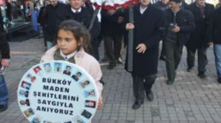 Maden kazasında &ouml;len 19 kişinin yakınları mahkeme &ouml;ncesi destek i&ccedil;in y&uuml;r&uuml;d&uuml;