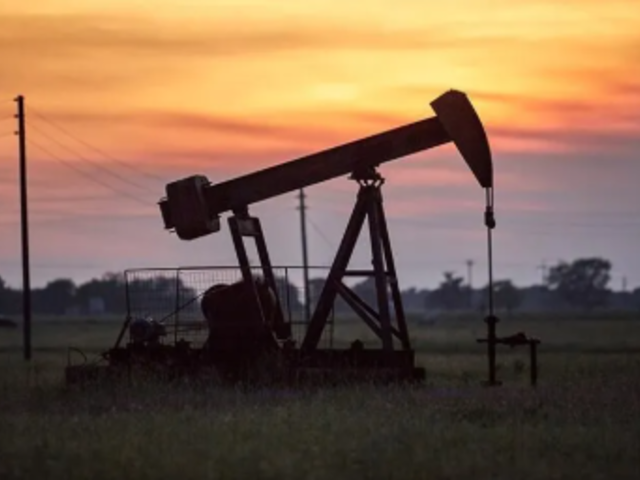 Brent petrol&uuml;n varili 102,73 dolardan işlem g&ouml;r&uuml;yor