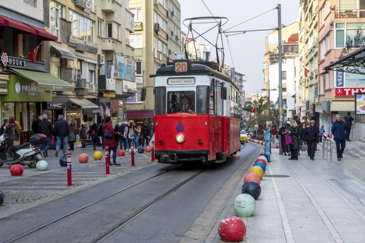 İstanbul un ziyaretçi akınına uğrayan 5 semti belli oldu: Adım atacak yer kalmıyor 3