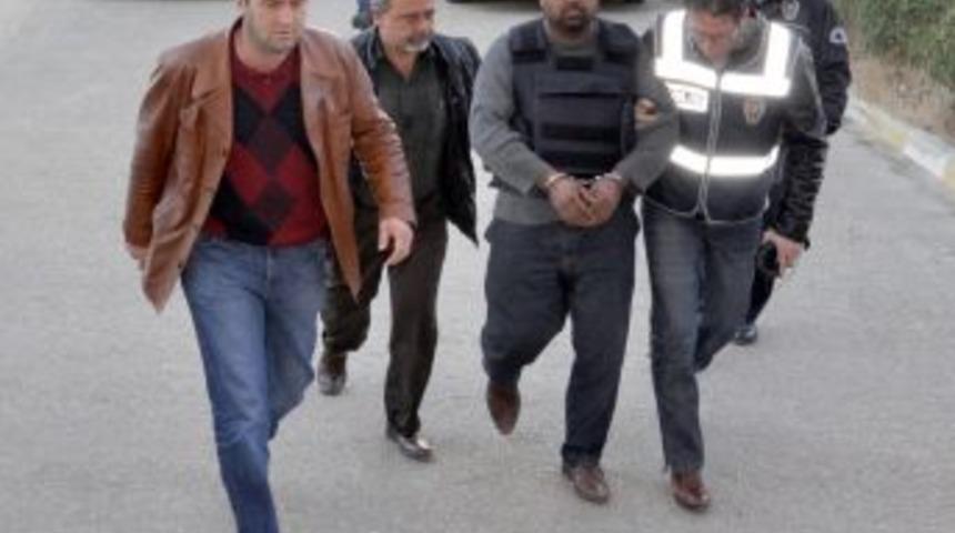 Eşini eve d&ouml;nmeye ikna edemeyince, pompalı t&uuml;fekle dehşet sa&ccedil;tı: 3 &ouml;l&uuml;, 1 yaralı