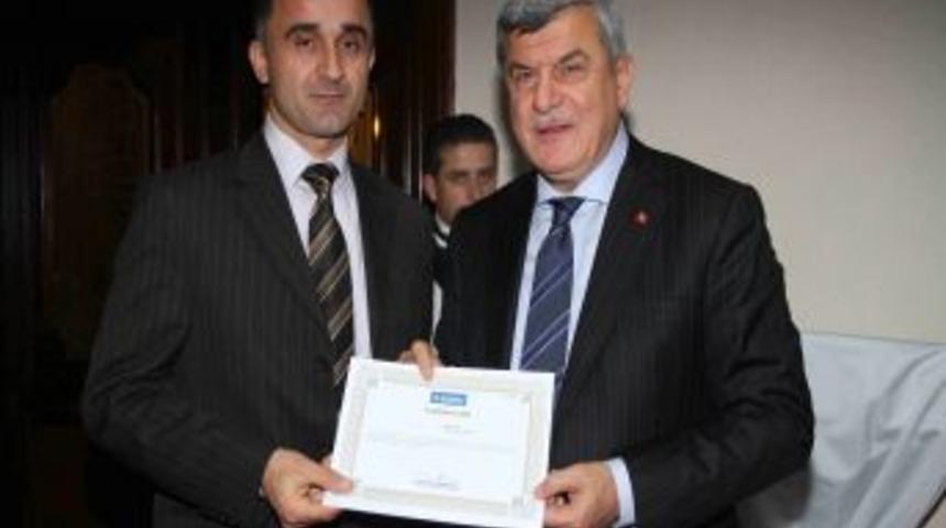 Van depreminde &ccedil;alışan personele takdir belgesi