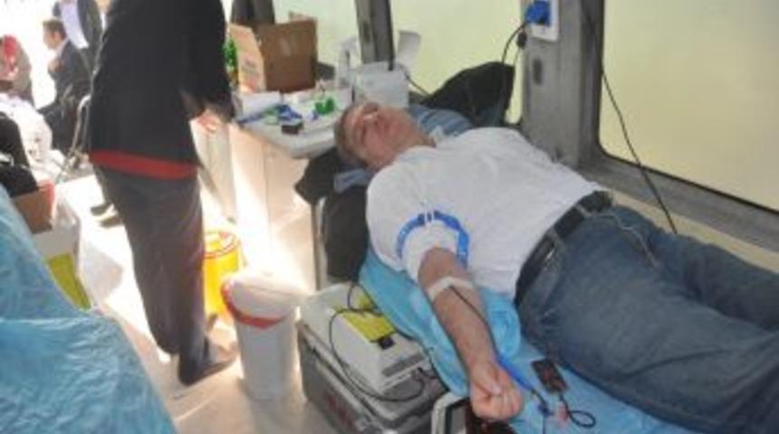 Ko&ccedil; Holding&rsquo;in kampanyasında yaklaşık 64 bin &uuml;nite kan toplandı