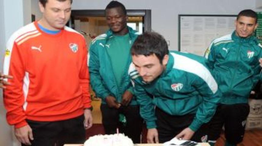 Bursassporlu Musa &Ccedil;ağıran 19. yaş g&uuml;n&uuml;n kutladı