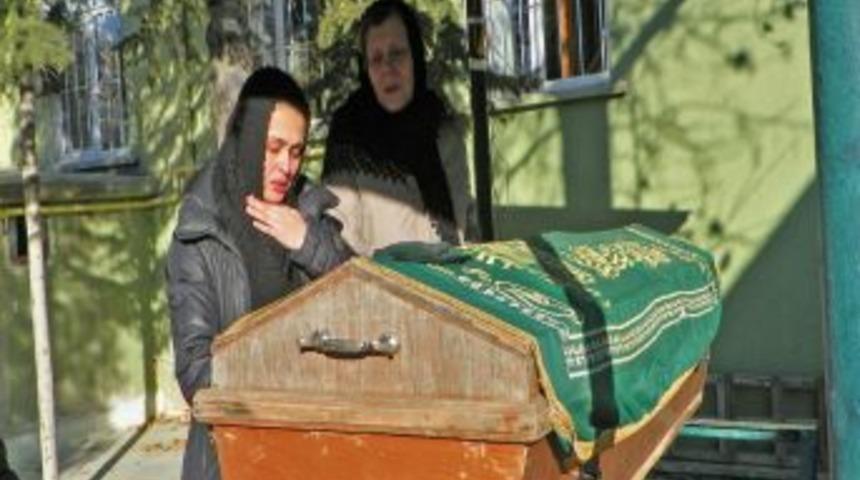 T&uuml;bitak servis minib&uuml;s&uuml;nde hayatını kaybeden m&uuml;hendis toprağa verildi