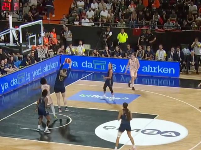 Parkede kupa, ekranda tartışma! Ma&ccedil; sırasında kullandığı ifadeden dolayı Fenerbah&ccedil;e'den &ouml;z&uuml;r diledi