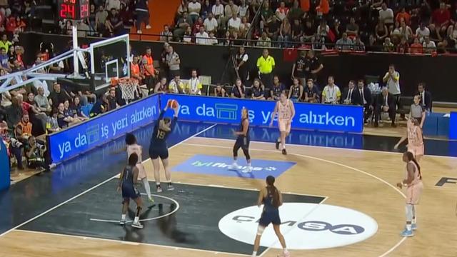 Parkede kupa, ekranda tartışma! Maç sırasında kullandığı ifadeden dolayı Fenerbahçe'den özür diledi