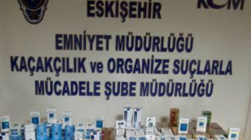 Fabrika iş&ccedil;ilerine ka&ccedil;ak sigara satanlar mahkemeye sevk edildi