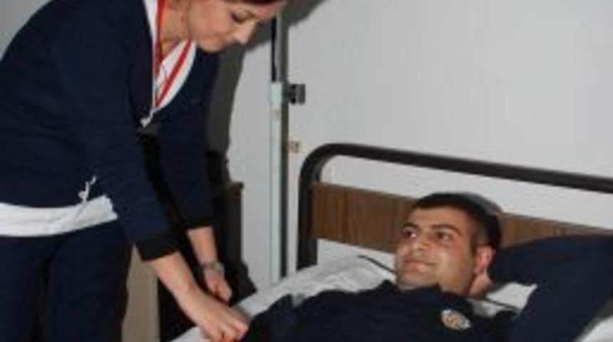 'Kanımız Van İ&ccedil;in' kampanyasında ilk kanı Ercişli polis adayı verdi