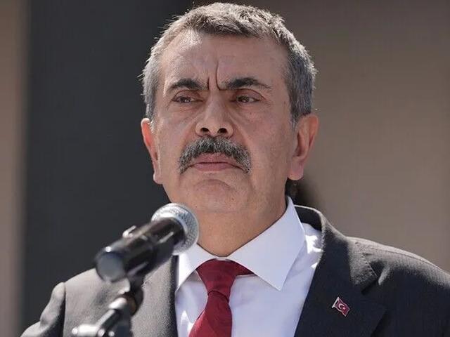 Zorunlu eğitim kısalacak mı? Bakan Tekin canlı yayında yanıtladı!