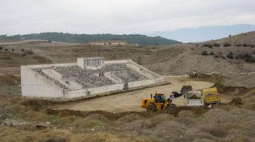 Boyabat Daylı Stadı&rsquo;ndaki &ccedil;alışmalara 17 yıl sonra yeniden başlatıldı