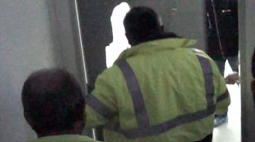 Vali toplantı salonunda mahsur kaldı