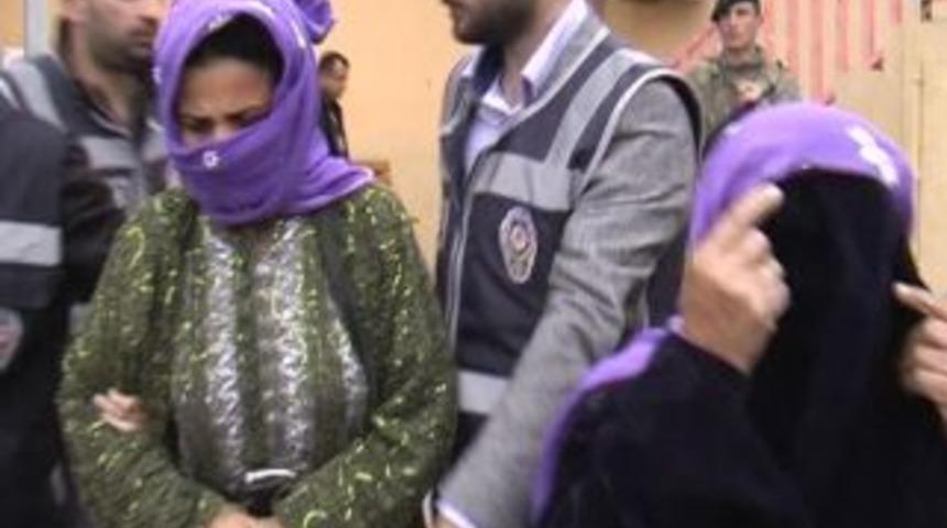 Yardım malzemelerini satan şebeke yakalandı